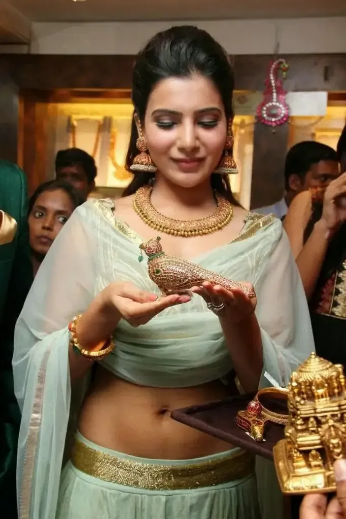 INDIAN ACTRESS SAMANTHA NAVEL HIP IMAGES IN GREEN DRES 1